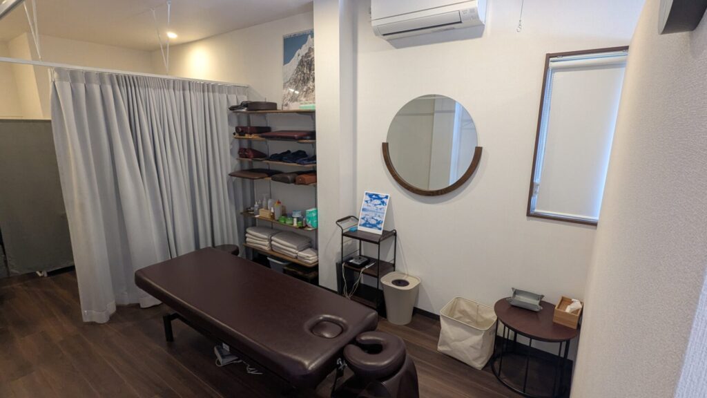 腰楽院オアシスの内観。藤沢市の本鵠沼駅から徒歩1分の店舗